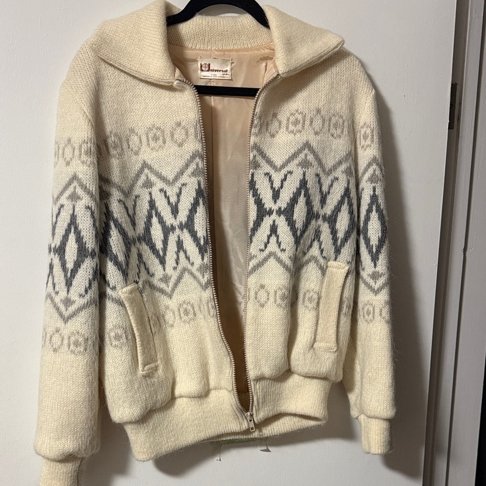 Vintage crean and Gray Patterned Zip-Up Jacket- canada made
